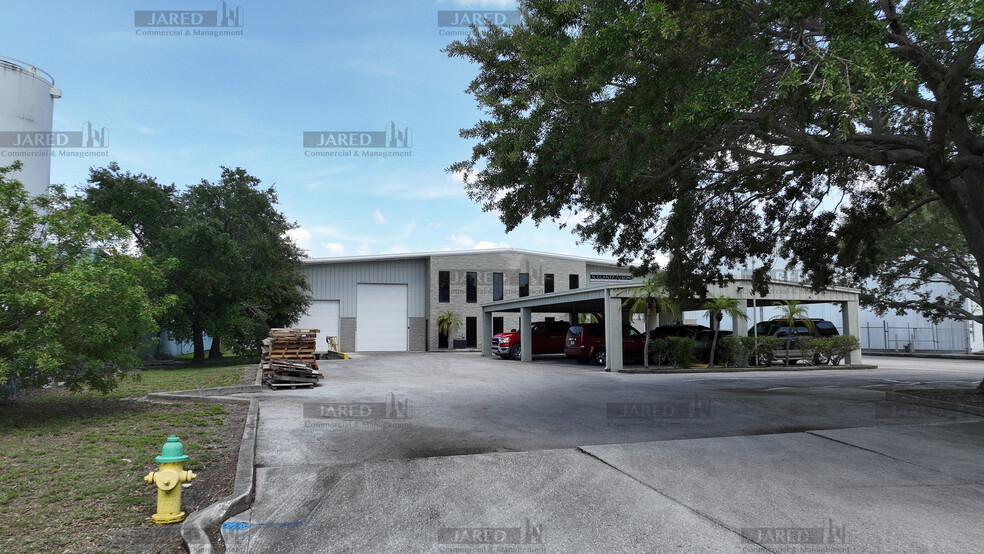 Primary Photo Of 10581 47th St N, Clearwater Light Manufacturing For Lease