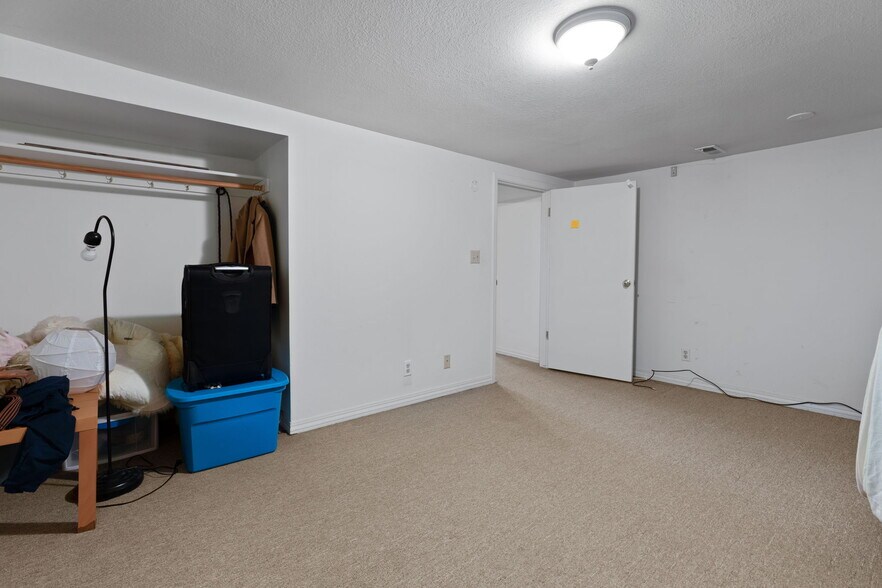 More Photos Of 16521 SE Powell St, Portland Loft Creative Space For Sale