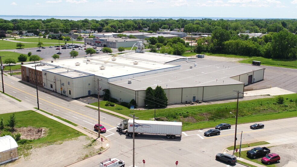 More Photos Of 413 E Murdock Ave, Oshkosh Industrial For Sale