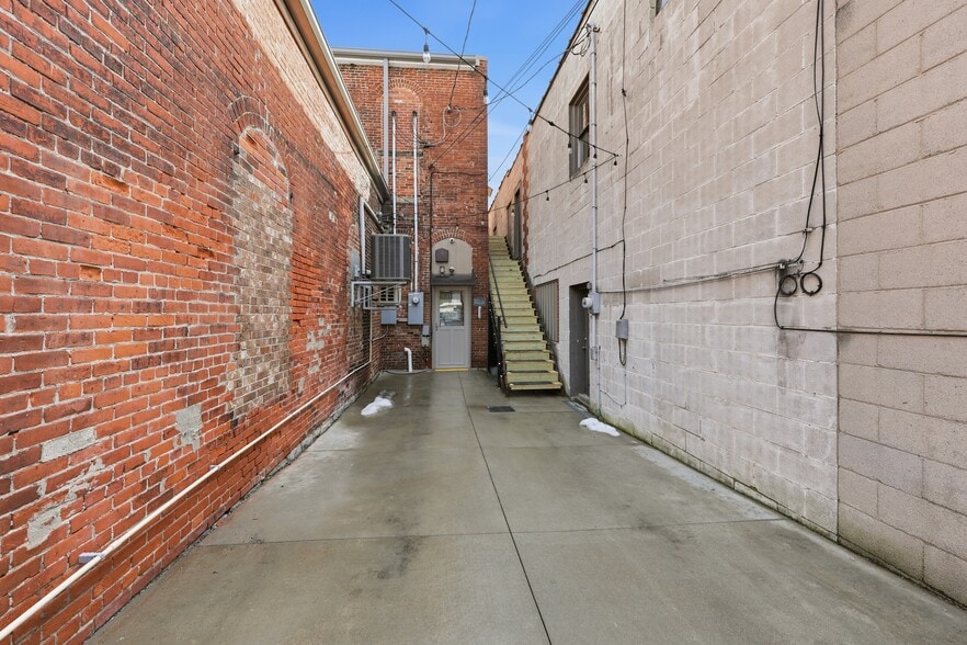 More Photos Of 219 S Sandusky Ave, Bucyrus Storefront Retail Residential For Sale