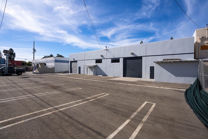 More Photos Of 8950-8954 Lurline Ave, Chatsworth Light Manufacturing For Lease