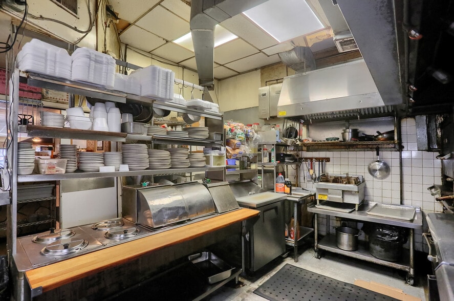 More Photos Of 463 Maplewood Ave, Ambridge Restaurant For Sale