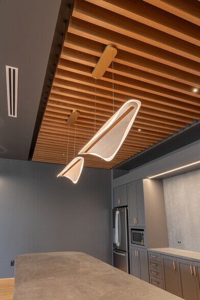 More Photos Of 1333 Oak Lawn Ave, Dallas Office For Lease