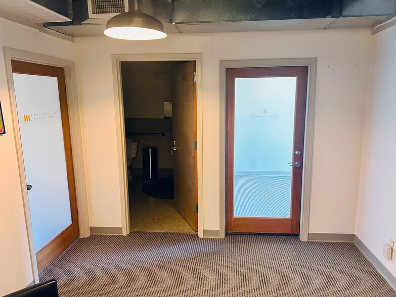 More Photos Of 7721 SE 13th Ave, Portland Storefront Retail Office For Lease