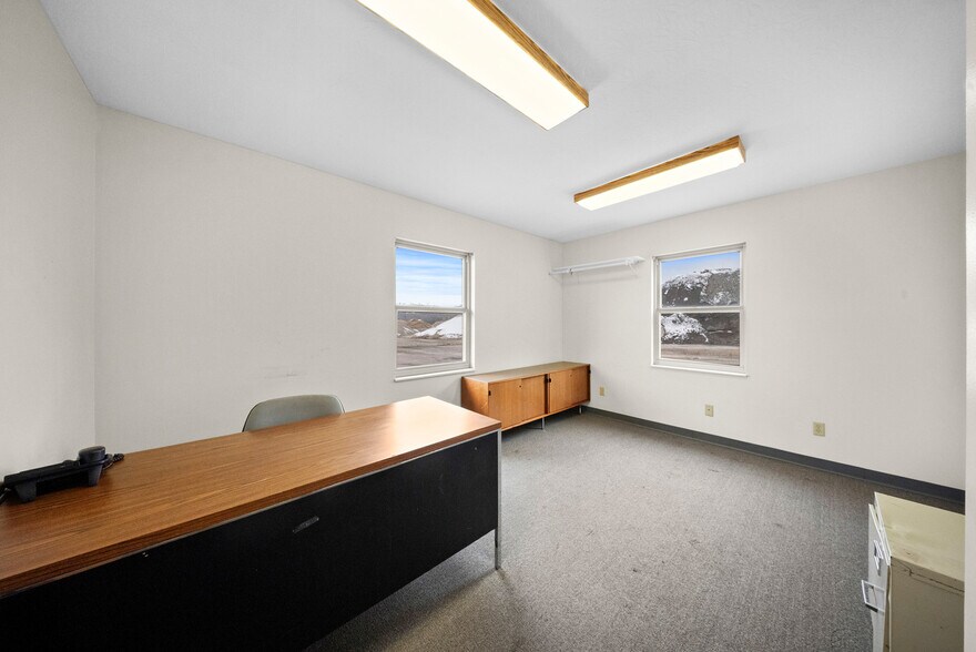 More Photos Of 100 Armco Rd, Ashland Manufacturing For Lease