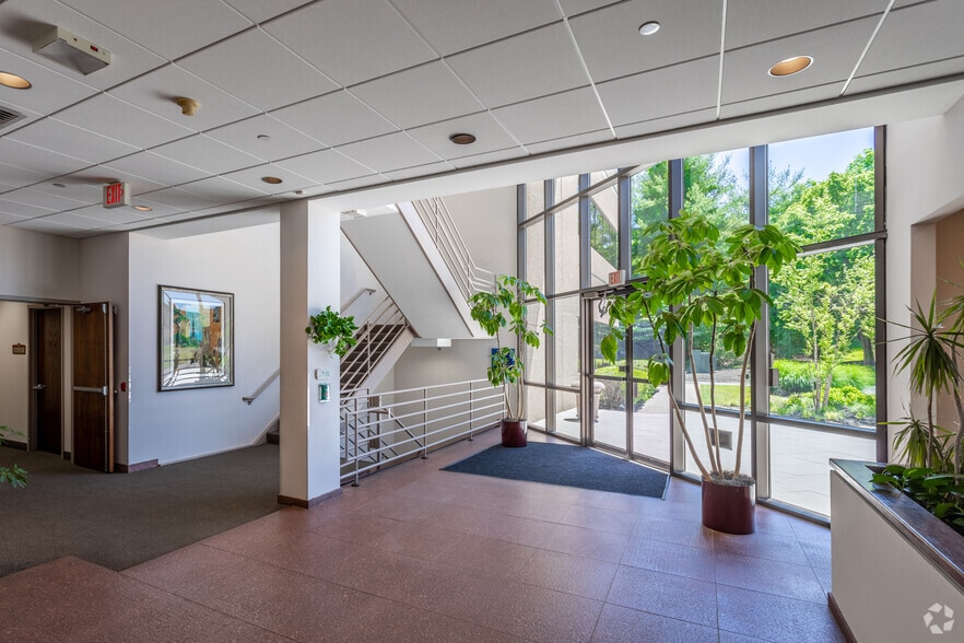 More Photos Of 35 Corporate Dr, Trumbull Medical For Lease