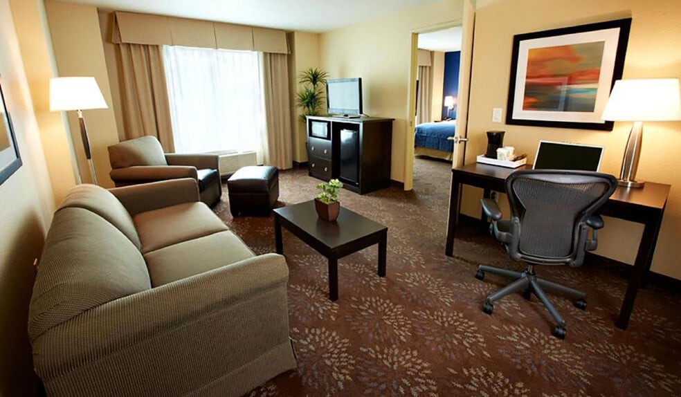 More Photos Of 251 Pennsylvania Pky, Indianapolis Hotel For Sale
