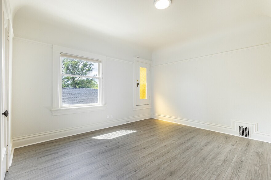 More Photos Of 1801 Oak St, Napa Office For Sale