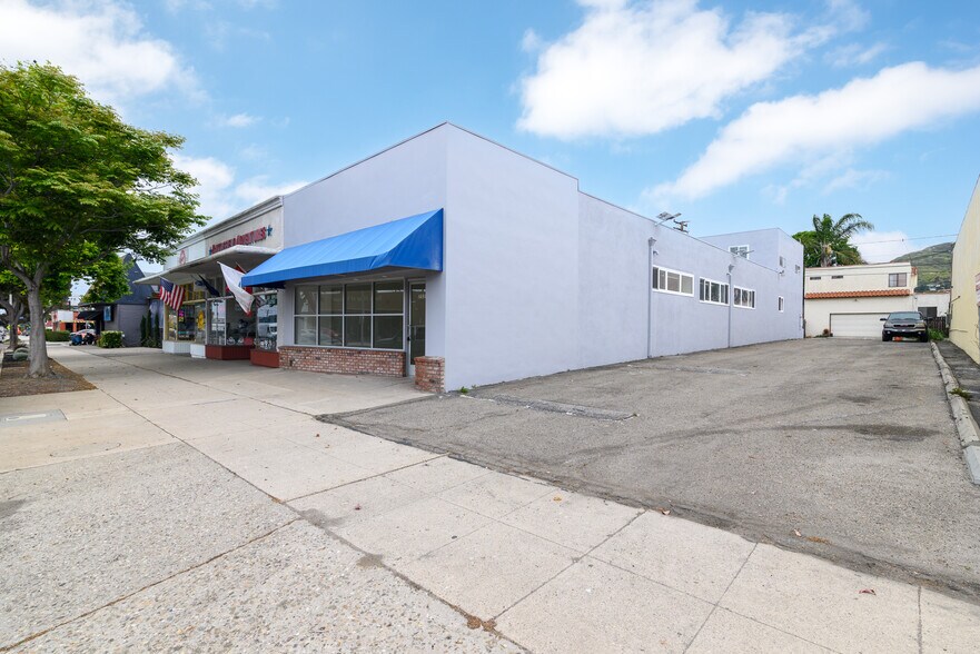 More Photos Of 2037 E Thompson Blvd, Ventura Storefront Retail Office For Lease