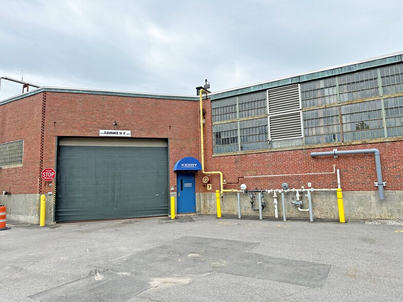 Primary Photo Of 40 Quarry Rd, Portland Distribution For Lease