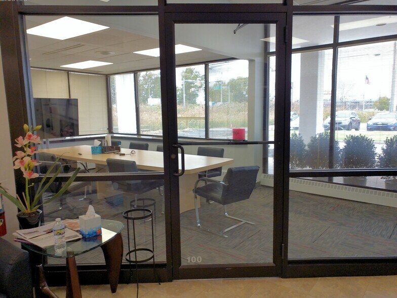 More Photos Of 35350 Curtis Blvd, Eastlake Medical For Lease