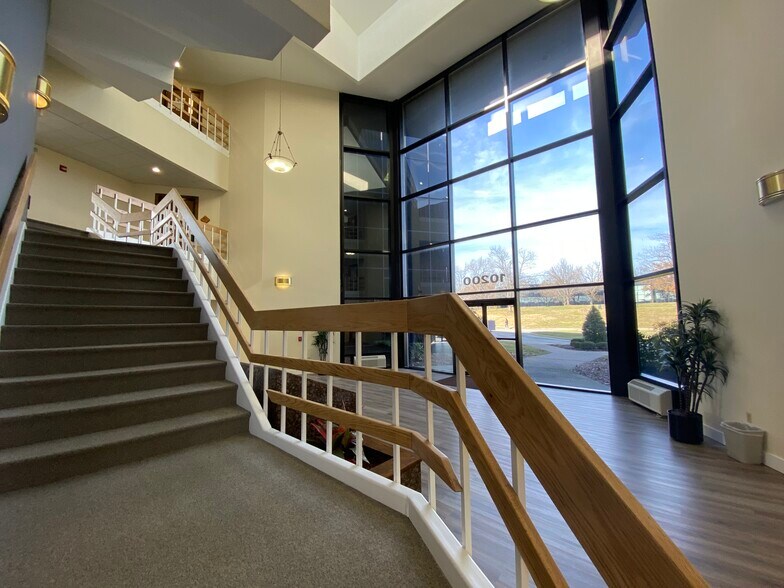 More Photos Of 10200 Linn Station Rd, Louisville Office For Lease
