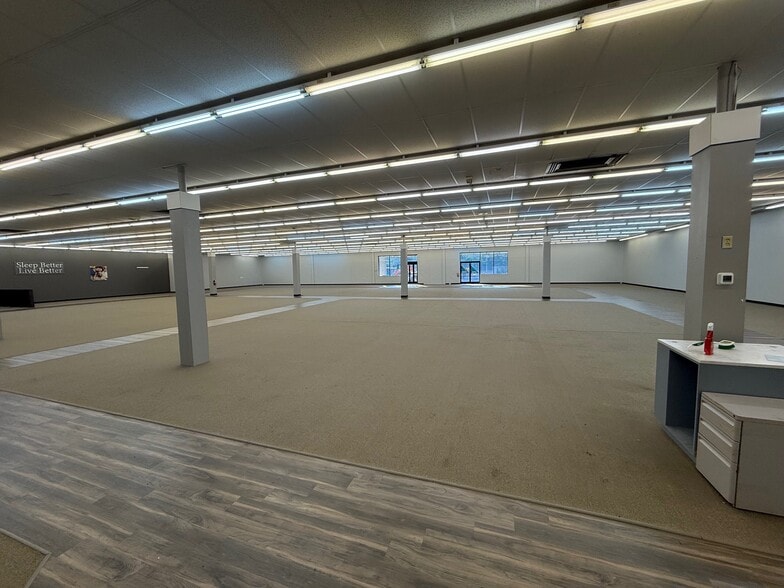 More Photos Of 3600 Main St, Jasper Storefront For Lease