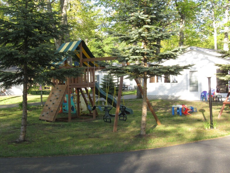 More Photos Of 4497 S US Highway 23, Greenbush Hotel For Sale