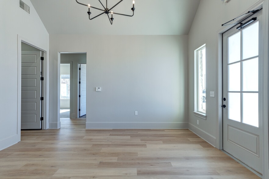 More Photos Of 1420 N Slide Rd, Lubbock Unknown For Lease