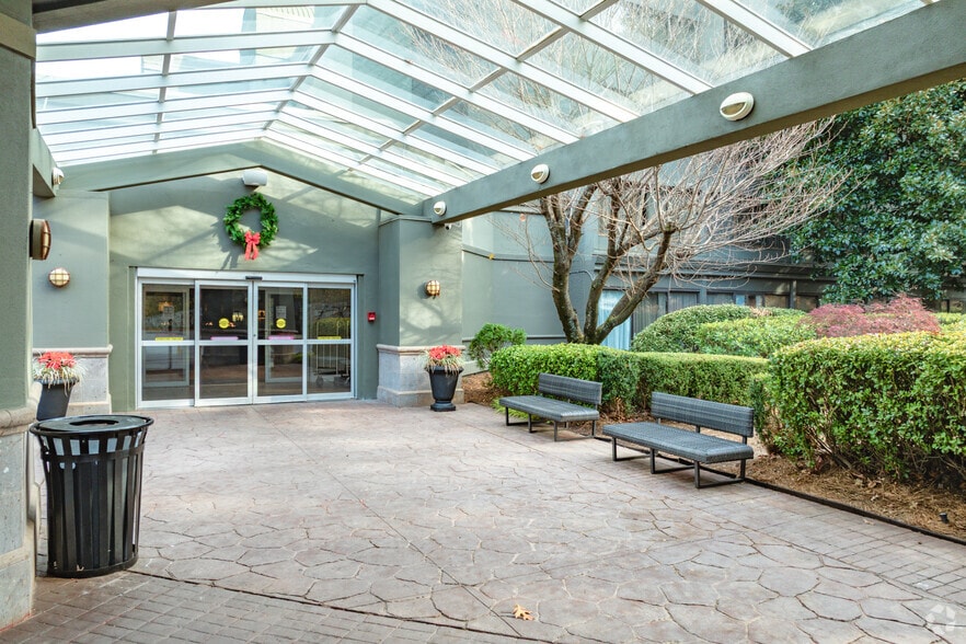 More Photos Of 2055 S Park Pl SE, Atlanta Hotel For Sale