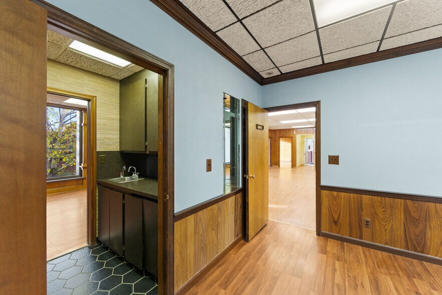 More Photos Of 201 Lower Notch Rd, Little Falls Medical For Lease