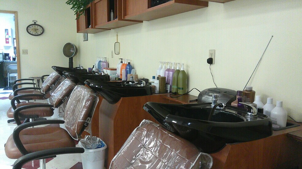 More Photos Of 424 4th St, Fairbanks General Retail For Sale