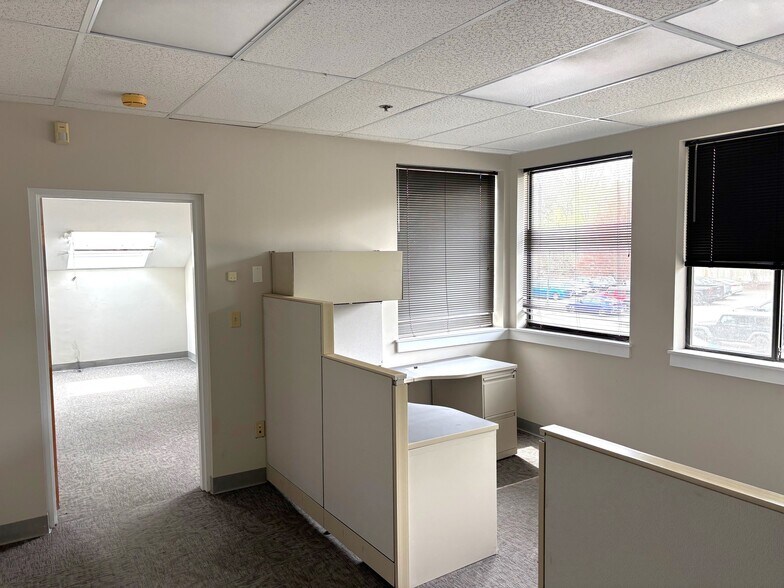 More Photos Of 574 Heritage Rd, Southbury Office For Lease