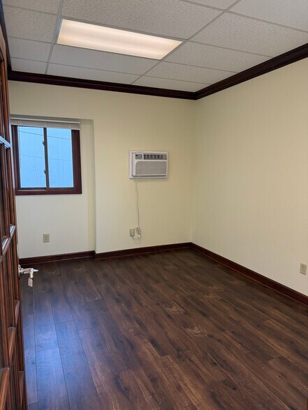 More Photos Of 437 Dunlap St, Delaware Warehouse For Lease