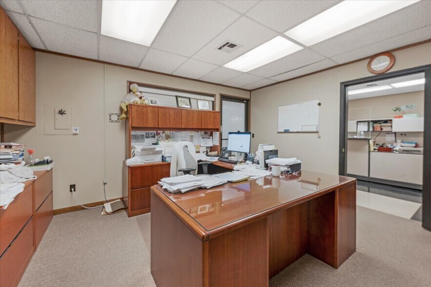 More Photos Of 339 W D St, Lemoore Storefront For Sale