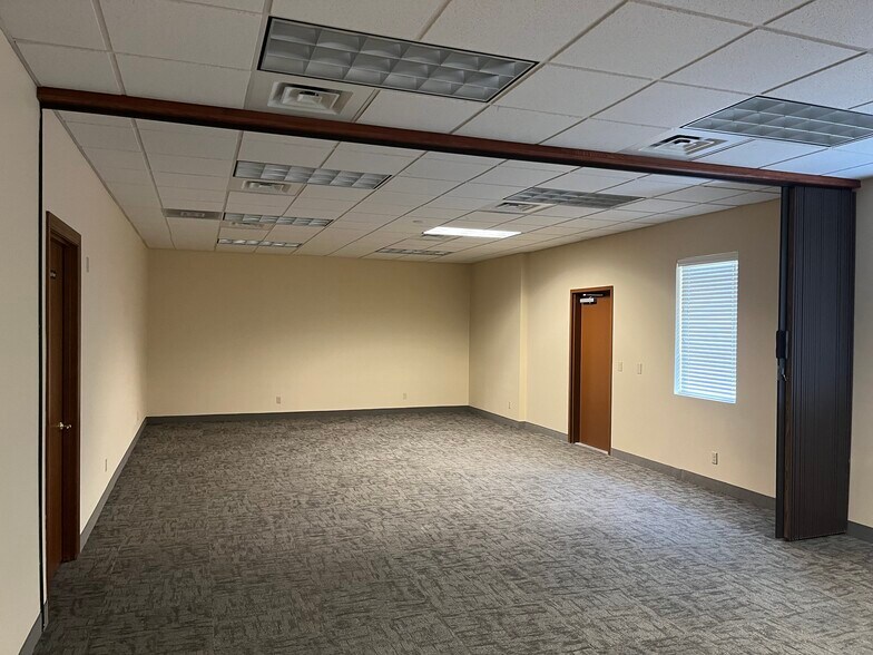 More Photos Of 4206 W 24th Ave, Kennewick Loft Creative Space For Sale