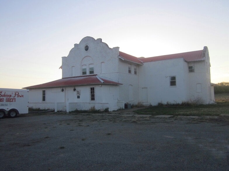 Primary Photo Of 207 10th St NW, Childress Lodge Meeting Hall For Sale
