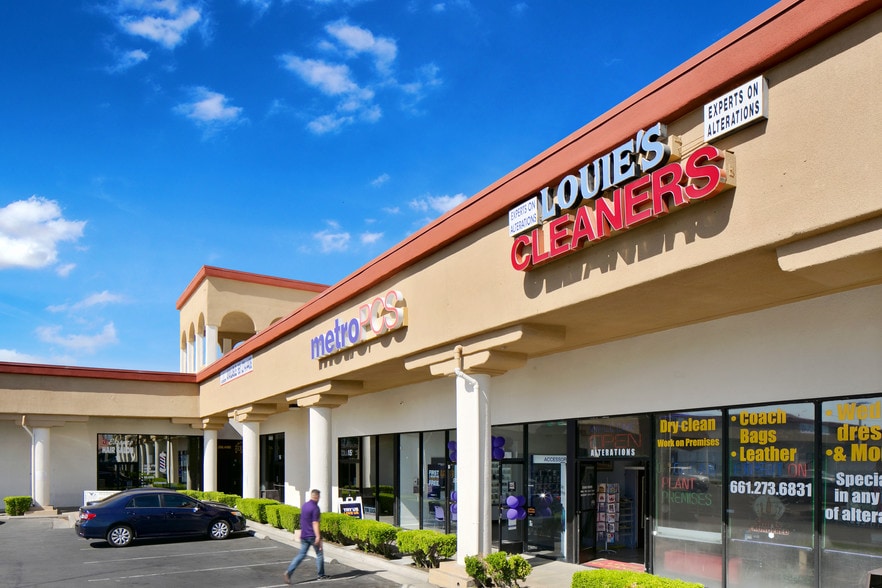 More Photos Of 3005 E Palmdale Blvd, Palmdale Unknown For Lease