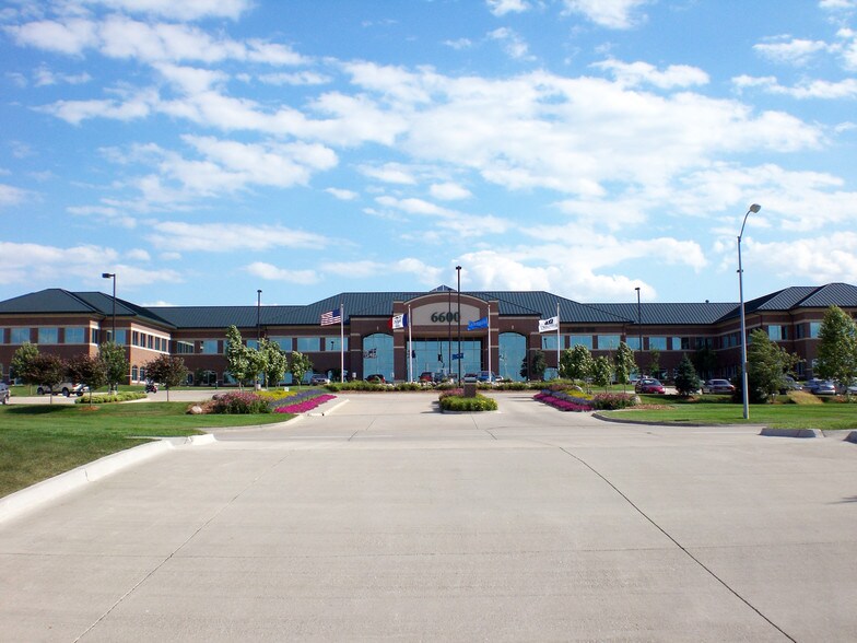 More Photos Of 6600 Westown Pky, West Des Moines Medical For Lease