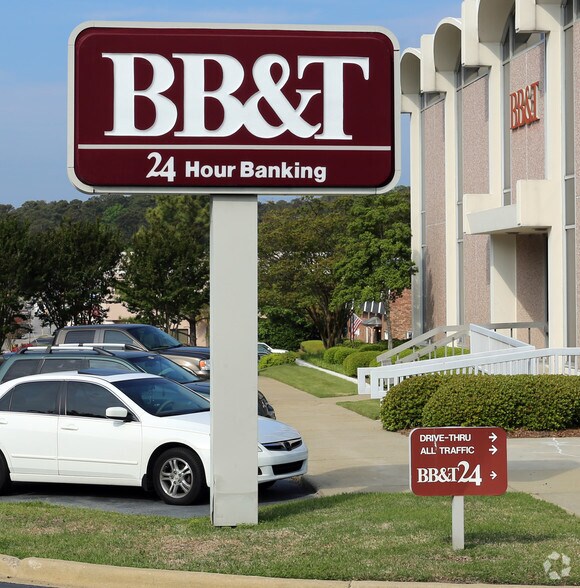 More Photos Of 3401 Forest Dr, Columbia Bank For Lease