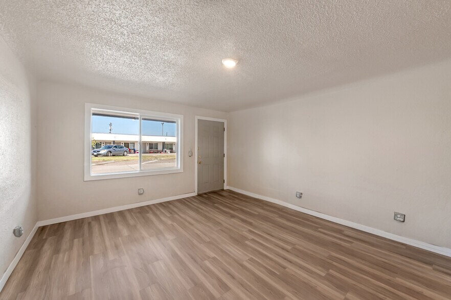 More Photos Of 1940 North Ave, Grand Junction Hotel For Sale