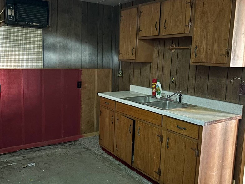 More Photos Of 4625 Pine St, Columbiaville Auto Dealership For Sale