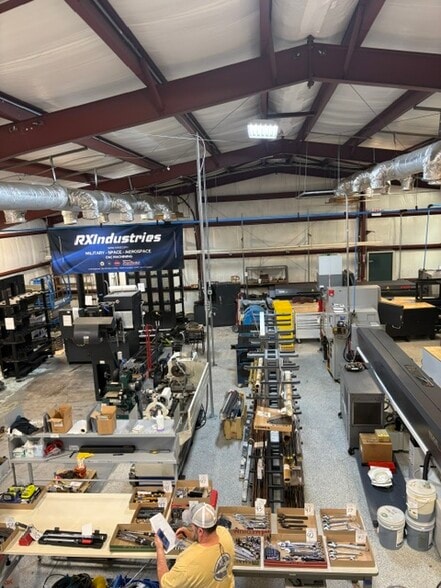 More Photos Of 16 Finch St, Hilton Head Warehouse For Lease
