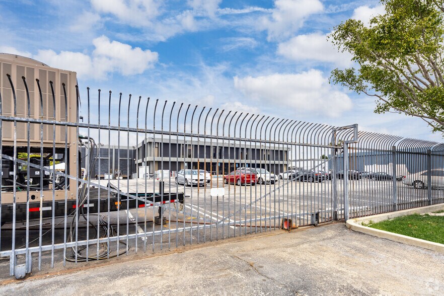 More Photos Of 12633-12641 Beatrice St, Los Angeles Light Manufacturing For Lease