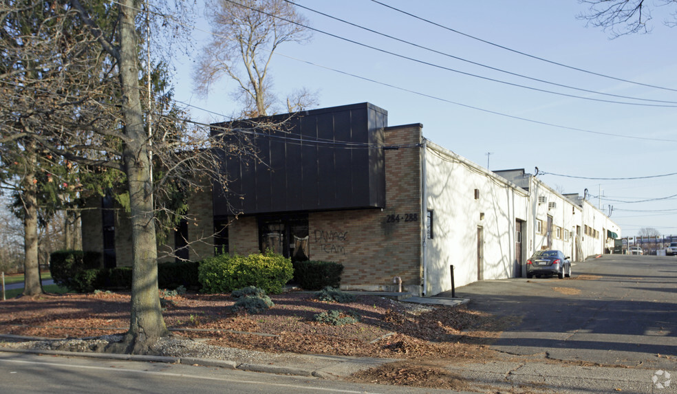 Primary Photo Of 284-286 Broadway, Huntington Station Warehouse For Sale