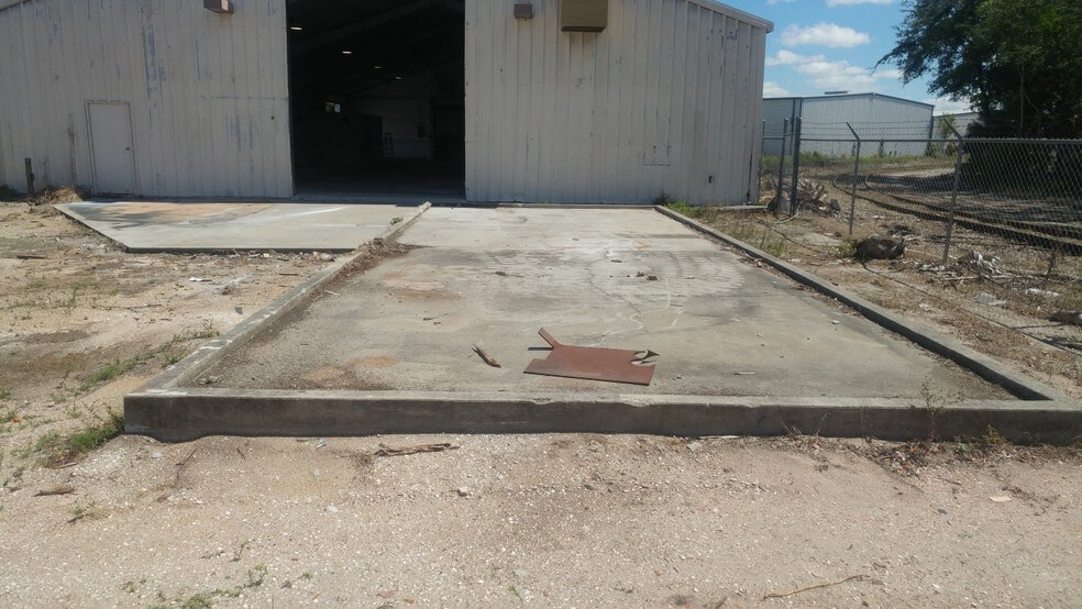 More Photos Of 2814 South St, Fort Myers Warehouse For Sale