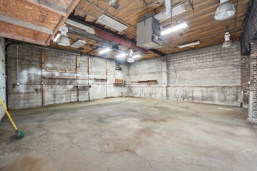 More Photos Of 2500 W 36th St, Chicago Warehouse For Sale