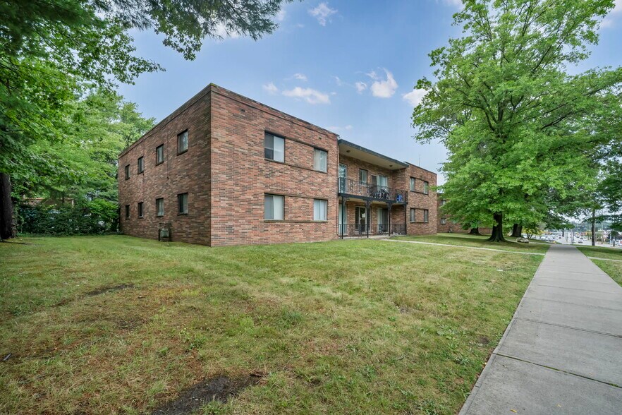 More Photos Of 818-850 S Green Rd, South Euclid Apartments For Sale