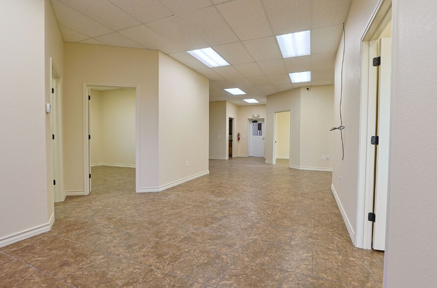More Photos Of 2914 N County Road 1140, Midland Warehouse For Lease