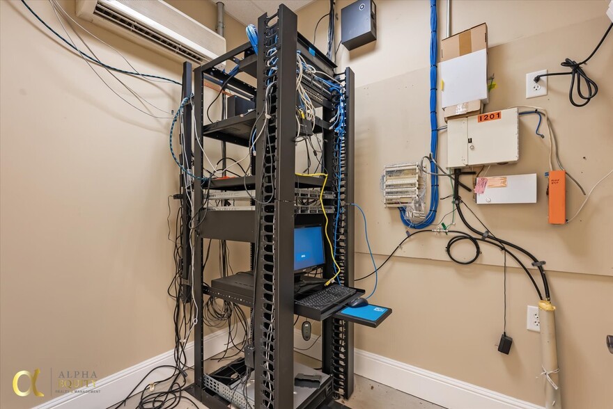 More Photos Of 201 Specialty Pt, Sanford Showroom For Lease