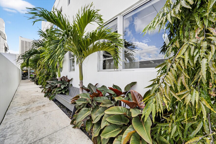 More Photos Of 7630 Biscayne Blvd, Miami Office For Lease