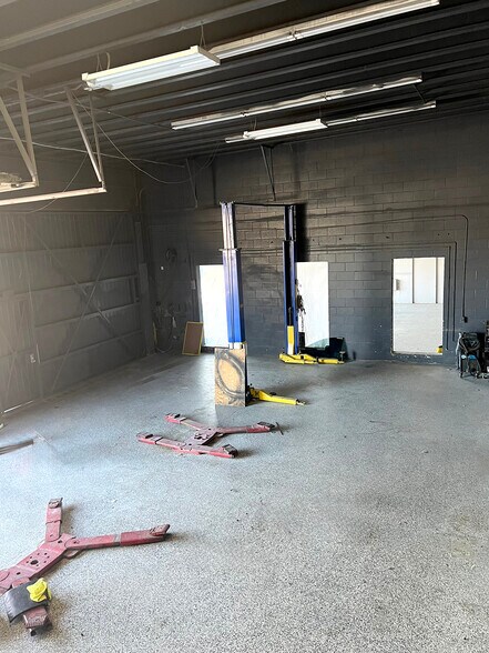 More Photos Of 6144-6148 Venice Blvd, Los Angeles Auto Repair For Lease