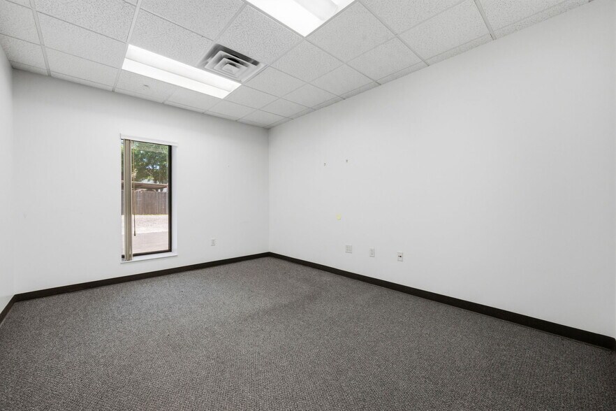 More Photos Of 901 W 18th St, Houston Warehouse For Sale