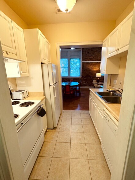 More Photos Of 2737-2739 Cleveland St, Elloree Storefront Retail Office For Sale