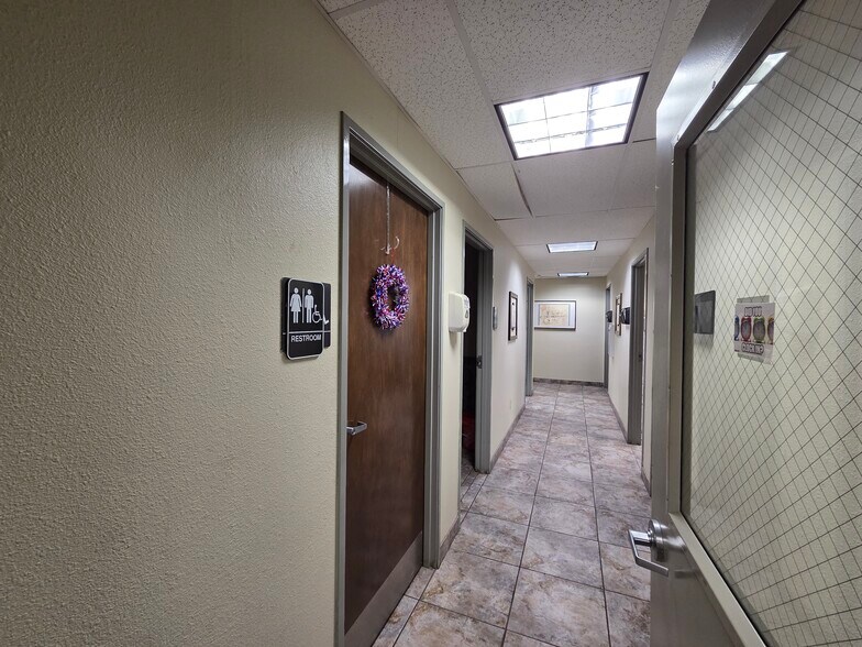 More Photos Of 2727 N St Marys St, San Antonio Service For Sale