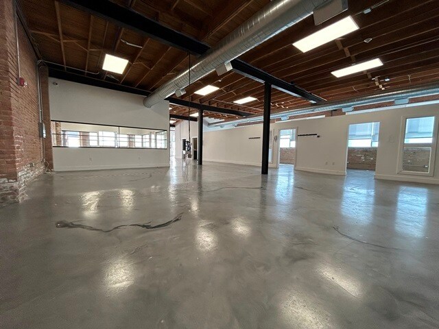 More Photos Of 1438-1442 W Fulton St, Chicago Warehouse For Sale