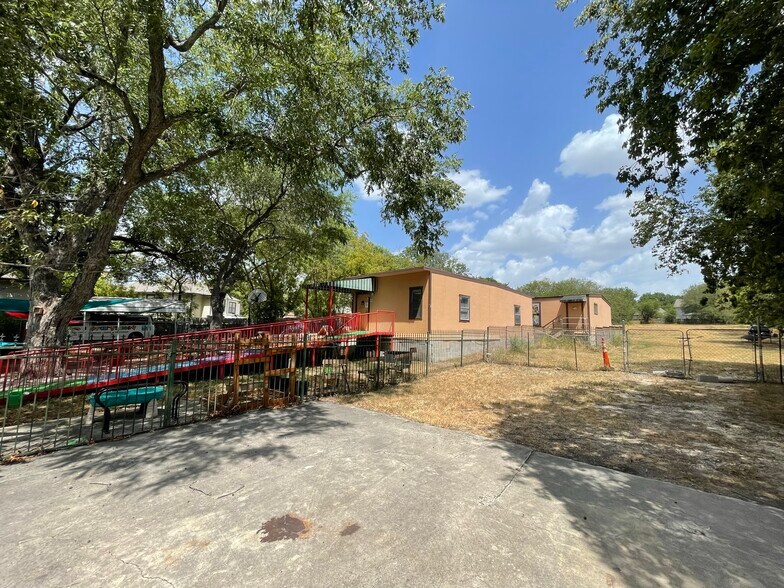 More Photos Of 4168 Stahl Rd, San Antonio General Retail For Sale