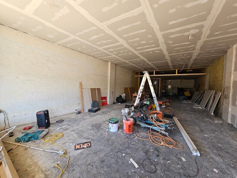More Photos Of 512 W Gurley St, Prescott General Retail For Lease
