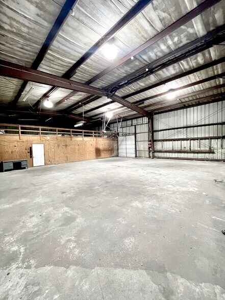 More Photos Of 160 N Hollywood Rd, Houma Loft Creative Space For Sale