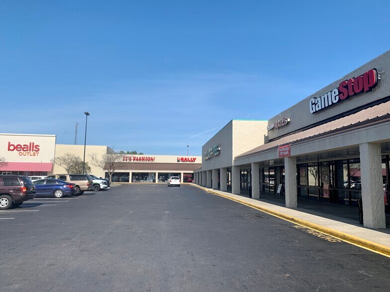 More Photos Of 4220-4330 W Tennessee St, Tallahassee General Retail For Lease